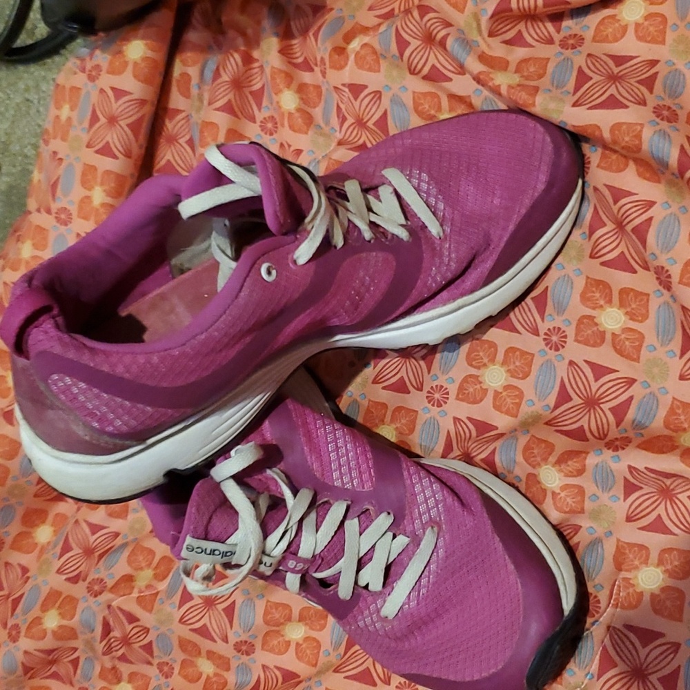 New balance 899 pink, some normal war size 8-8.5